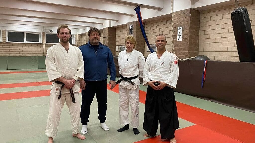 Kürşat Demir, Moskova'da Rusya Aikido Federasyonu dojosunda Natalya Rudnova Sensei, N.H. Egorova Sensei ve İvan Yegorov Sensei ile birlikte.